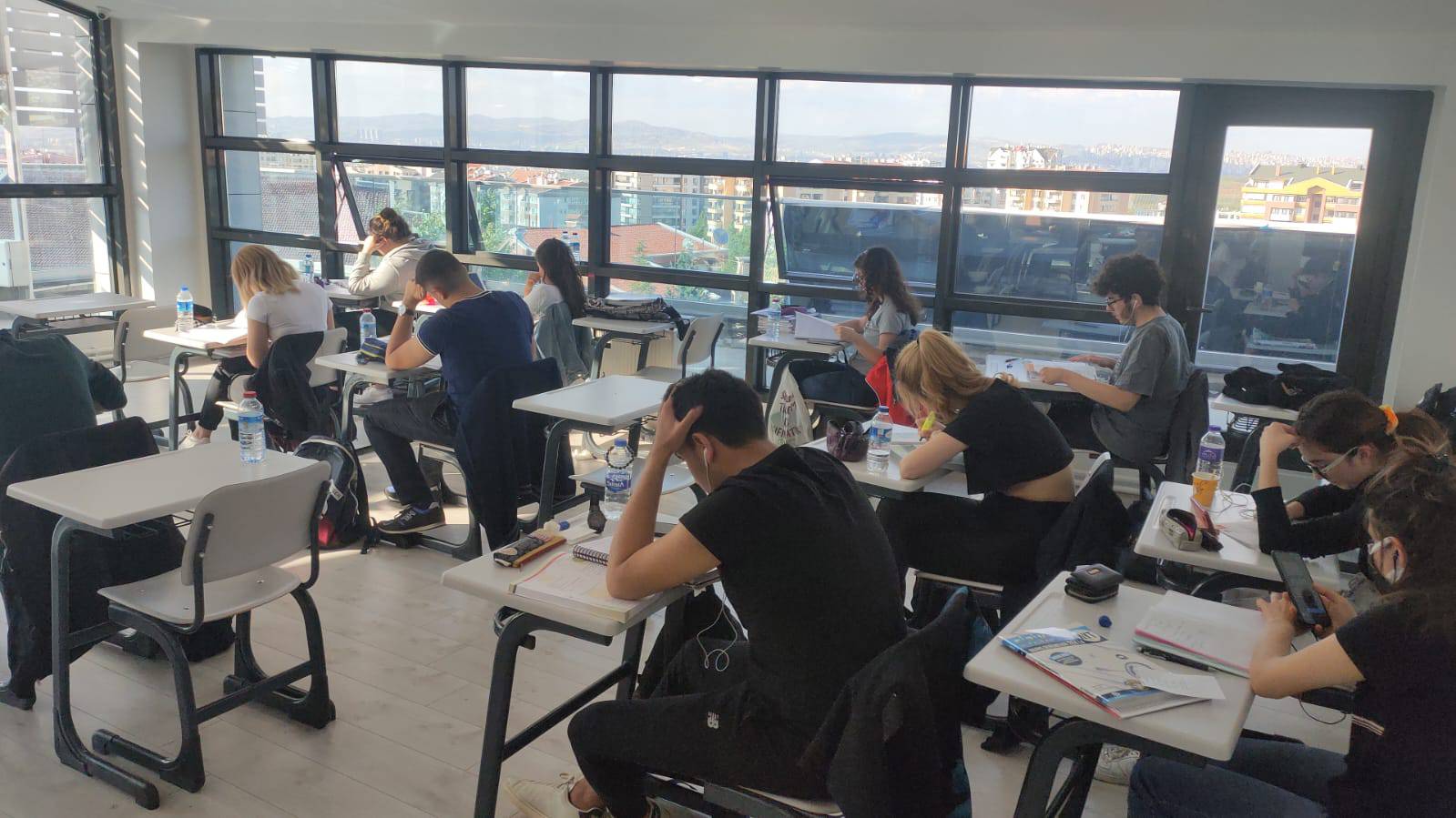 Kurumumuzdan Kareler